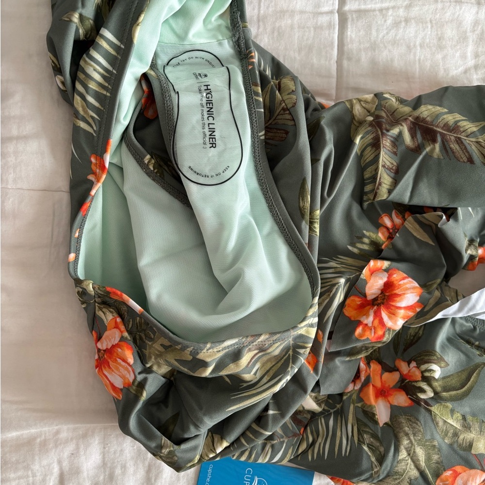 Cupshe Woman’s Tropical Flutter Halter 1 Piece w/ Tummy Control, Size XL, NWT - Picture 3 of 3